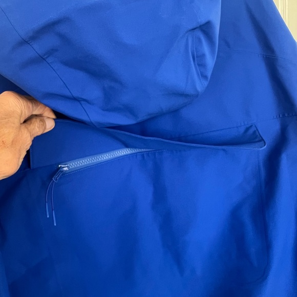 Outdoor Voices Marine Blue Rain Jacket NWOT - Picture 7 of 9
